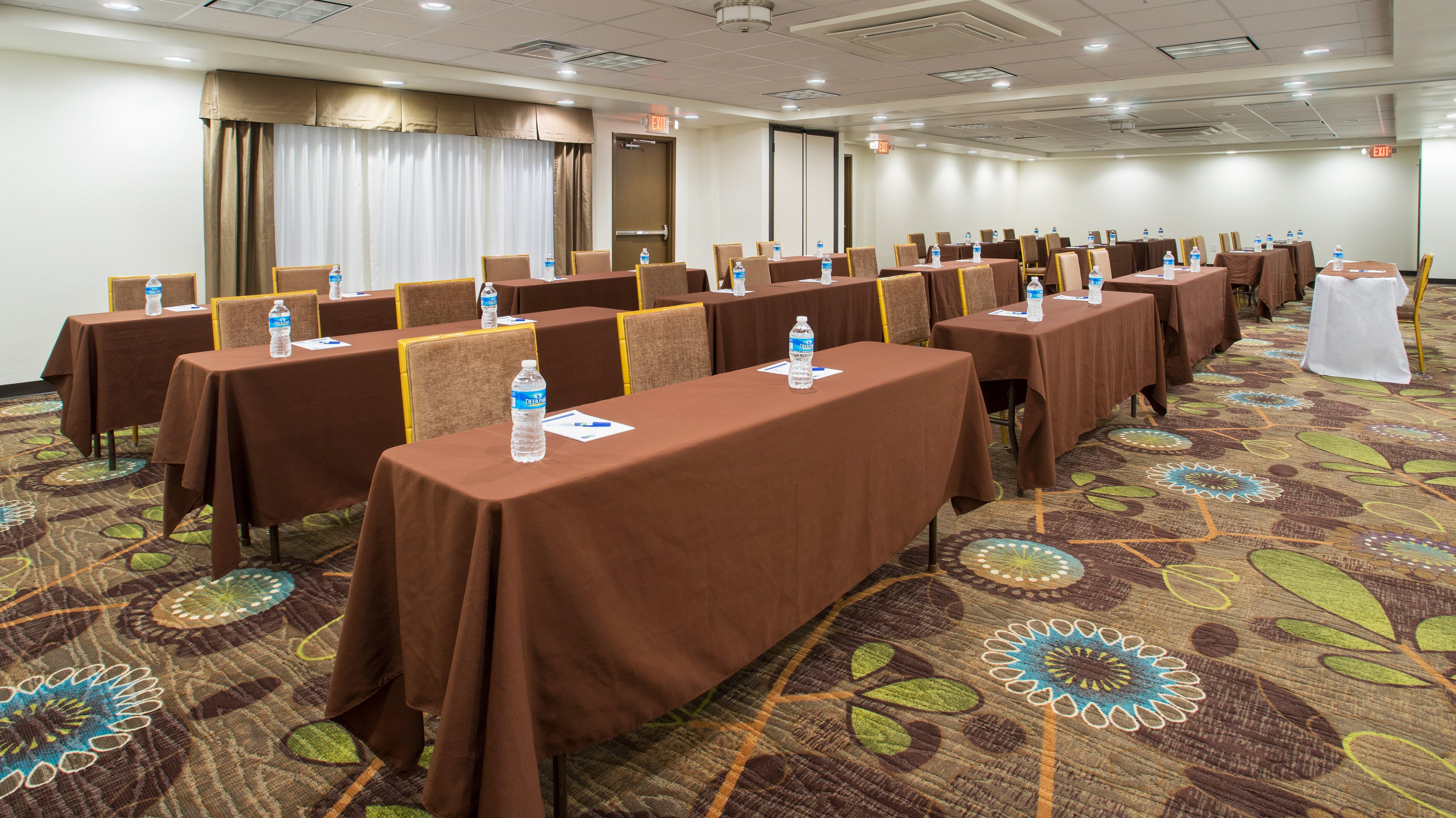 Holiday Inn Express & Suites Wyomissing By Ihg West Reading Exterior photo