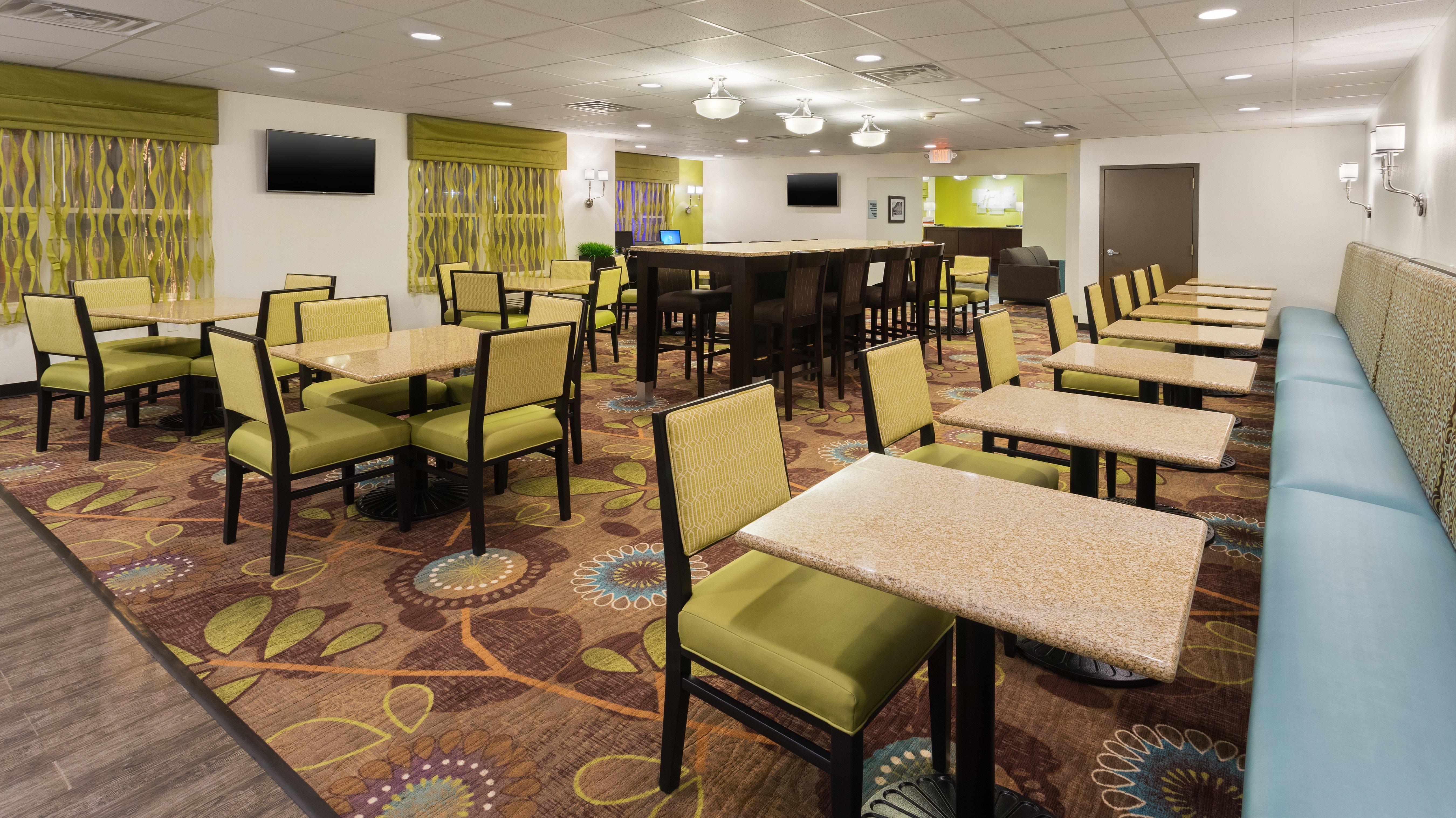 Holiday Inn Express & Suites Wyomissing By Ihg West Reading Exterior photo