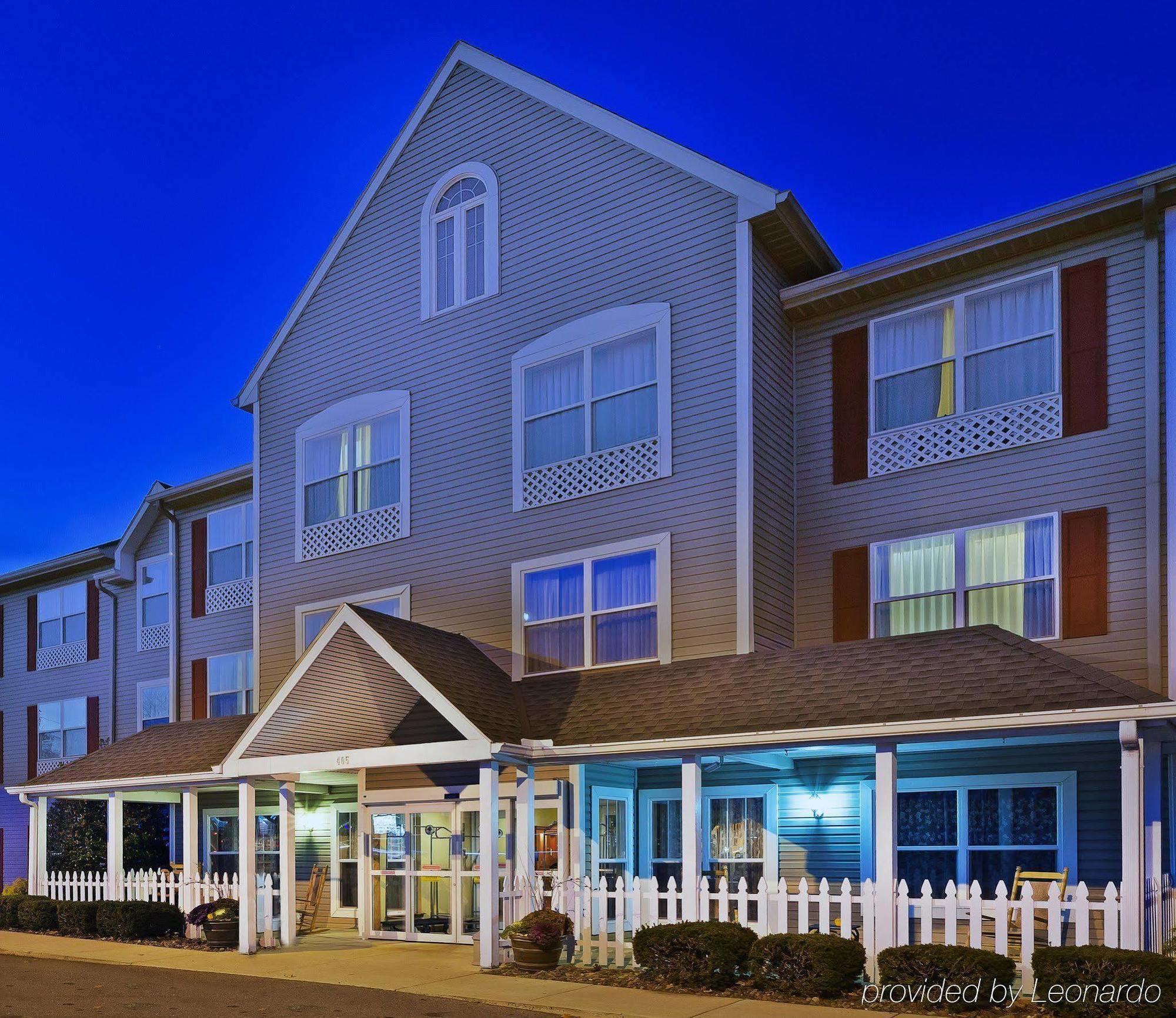 Holiday Inn Express & Suites Wyomissing By Ihg West Reading Exterior photo